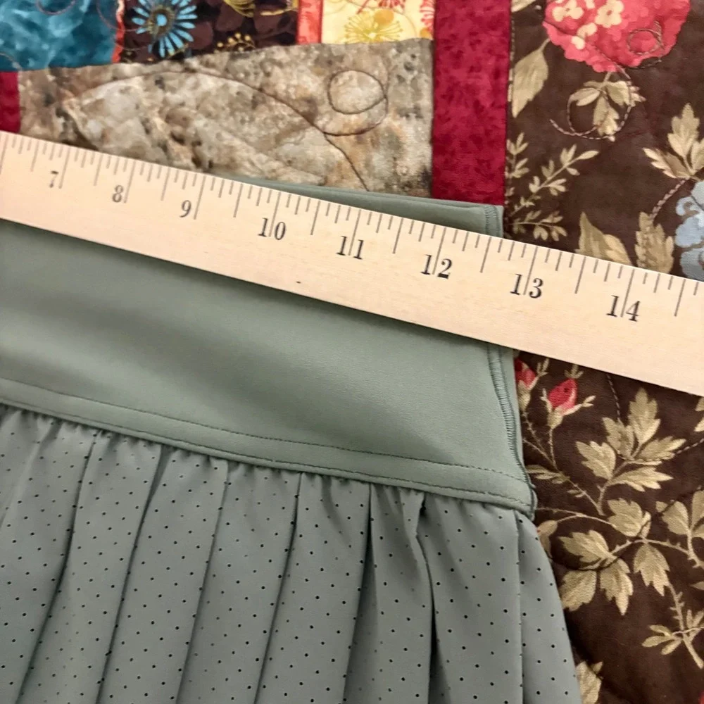 OFFLINE by Aerie Pleated Tennis Skort Women Medium Green Perforated Activewear